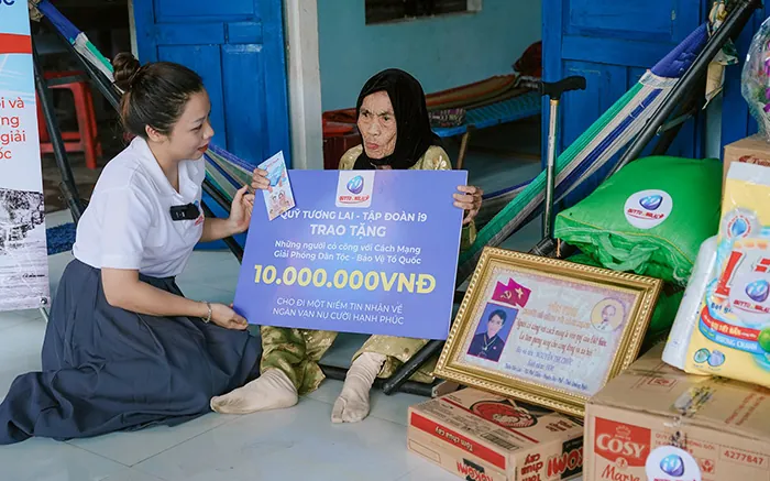 Biểu tượng dịch vụ chăm sóc khách hàng 24/7 của iwin68 Club