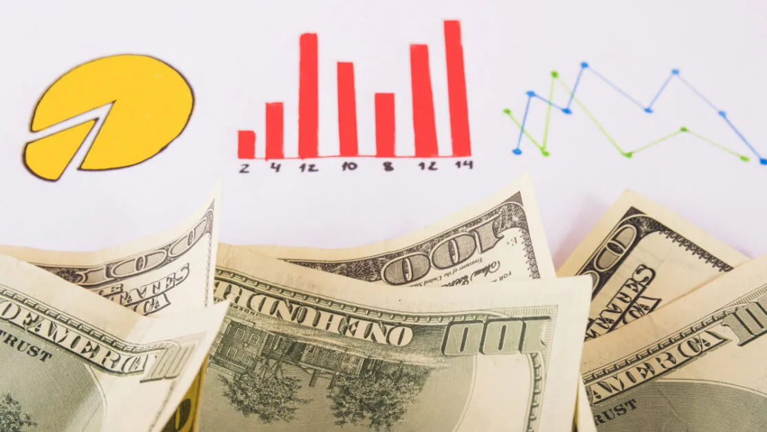 Hình ảnh đại diện cho bảo mật dữ liệu và quyền riêng tư theo GDPR tại iwin68 Club, với tông màu xanh vàng chủ đạo, tượng trưng cho sự tin cậy và sang trọng của nền tảng cá cược trực tuyến.